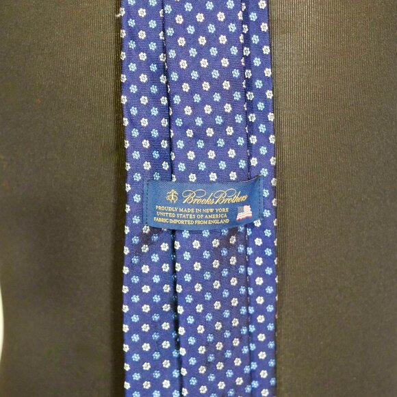 Brooks Brothers 100% Silk Blue Tie with Small Blue and White Flowers - 60" - Picture 3 of 5